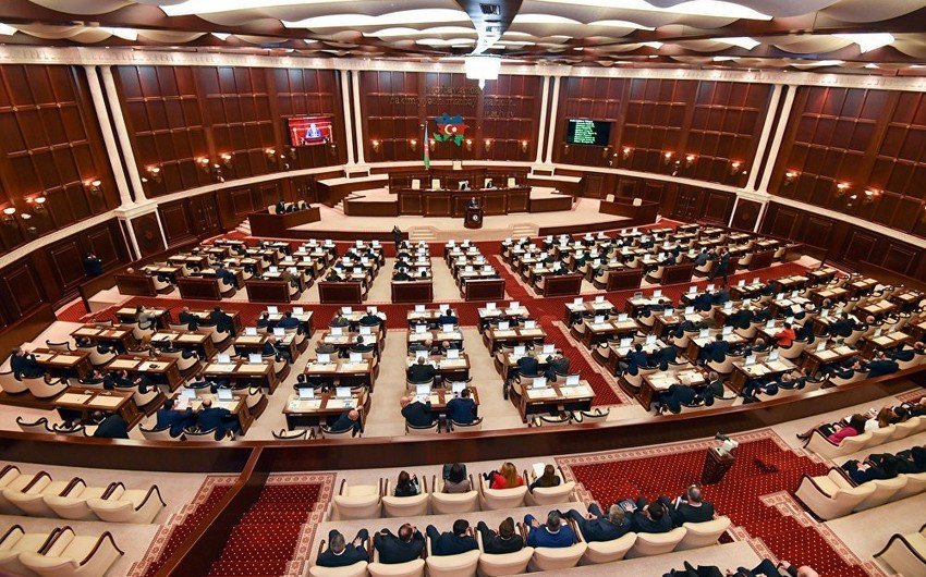 Milli Məclisin deputatlarının maaşı artırıldı