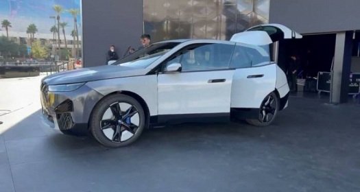 Dünyada ilk dəfə: BMW rəngini dəyişə bilən avtomobil təqdim etdi - VİDEO
