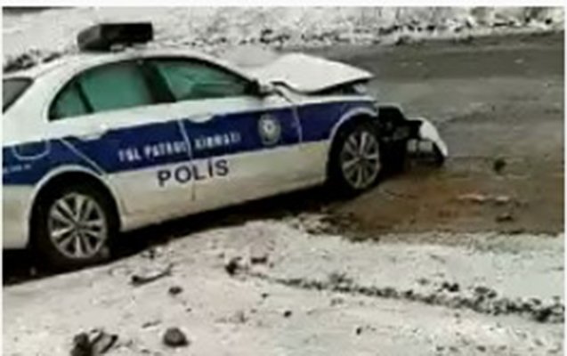 Şuşa yol polisinin rəisi qəzaya düşdü, iki nəfər öldü - VİDEO