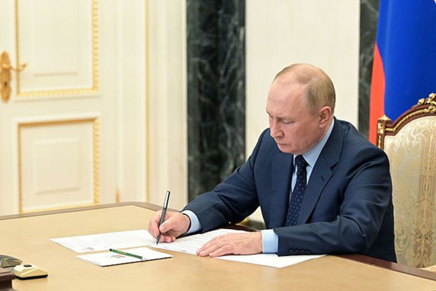 Putin Rusiya vətəndaşlığının verilməsi haqqında yeni fərman imzaladı