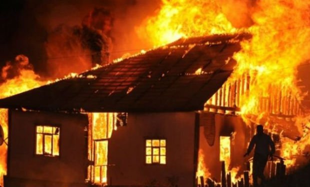Masallıda oğul anasının evini yandırdı - VİDEO