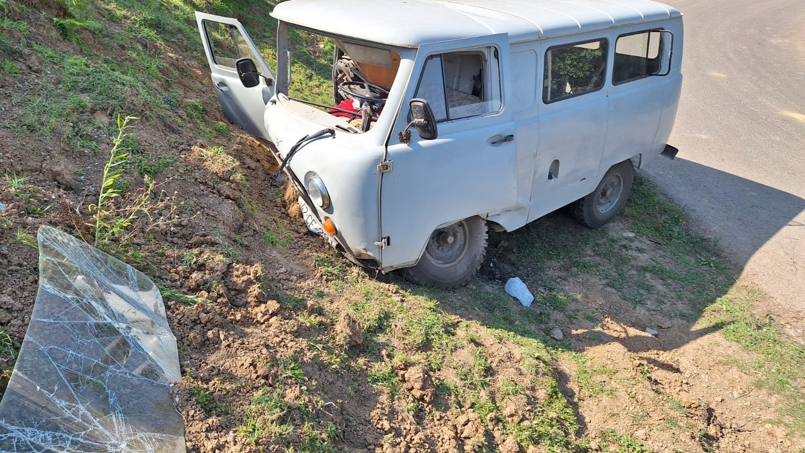 Lerikdə "UAZ" dağa çırpılıb, xəsarət alanlar var - FOTO