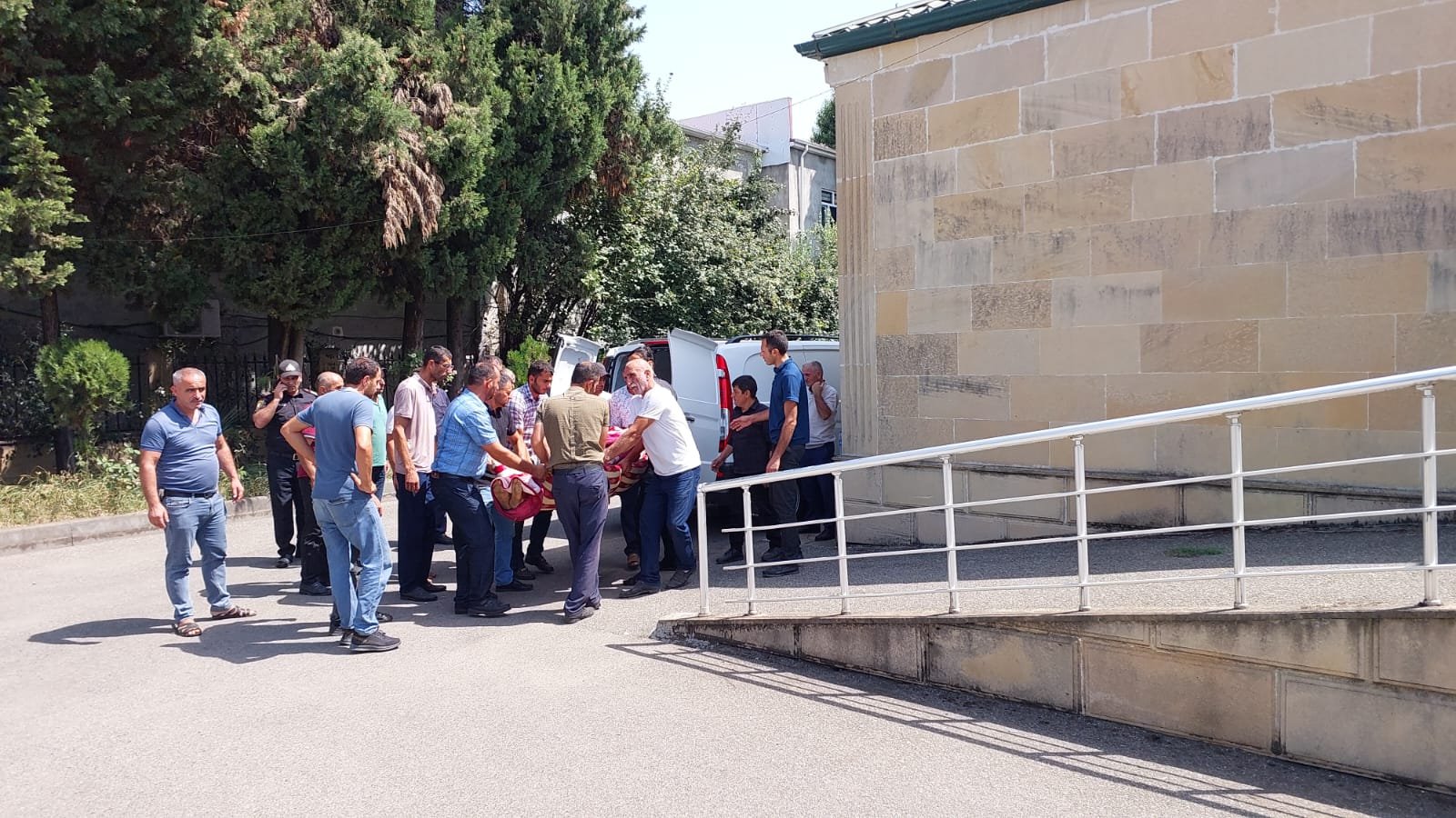 Üstünə ağac düşən Lerik sakini ölüb - FOTO