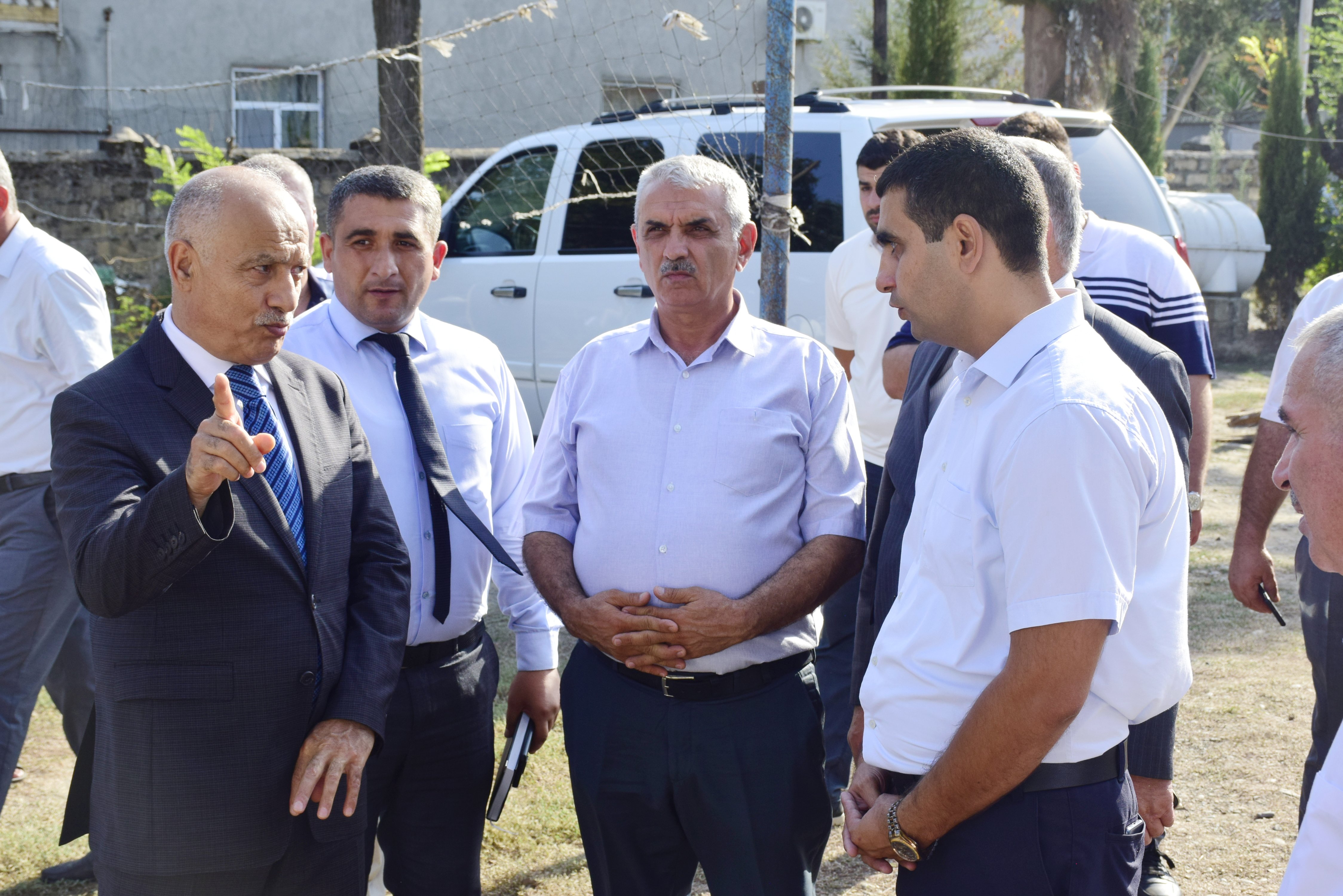 İcra başçısı “Ağ məktəb"də aparılan təmir işləri ilə tanış olub - FOTOLAR